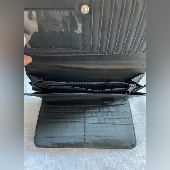 NWOT Avon Wallet with Multi Compartments - Picture 4 of 5